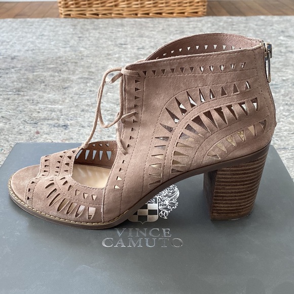 Vince Camuto “Tarita” Sandals, Suede, Size 9M in “Smoke Cloud” - Picture 2 of 8